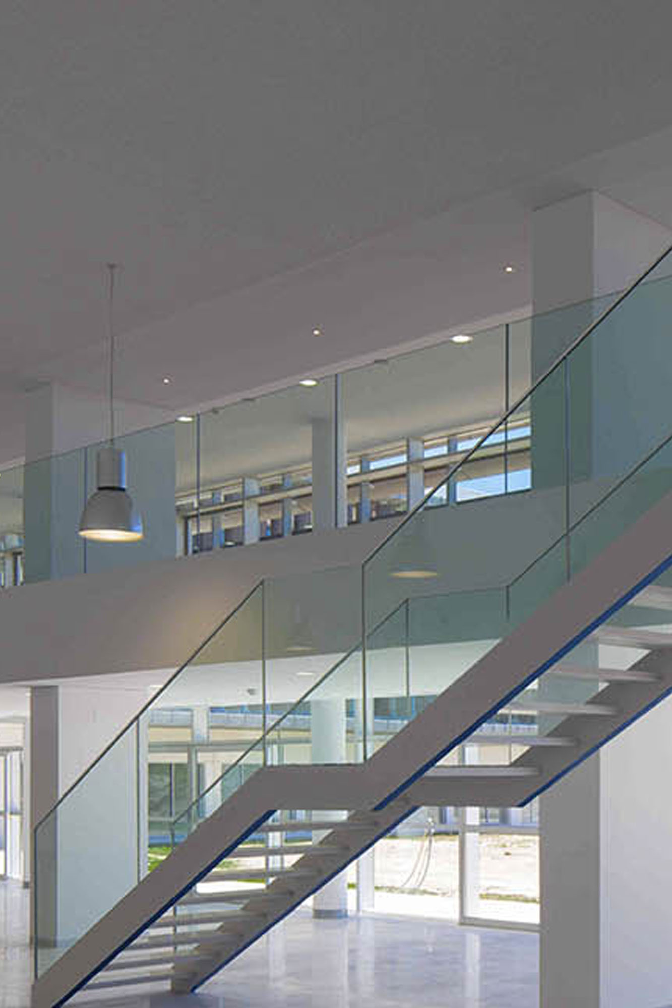 Barandillas y escaleras de vidrio